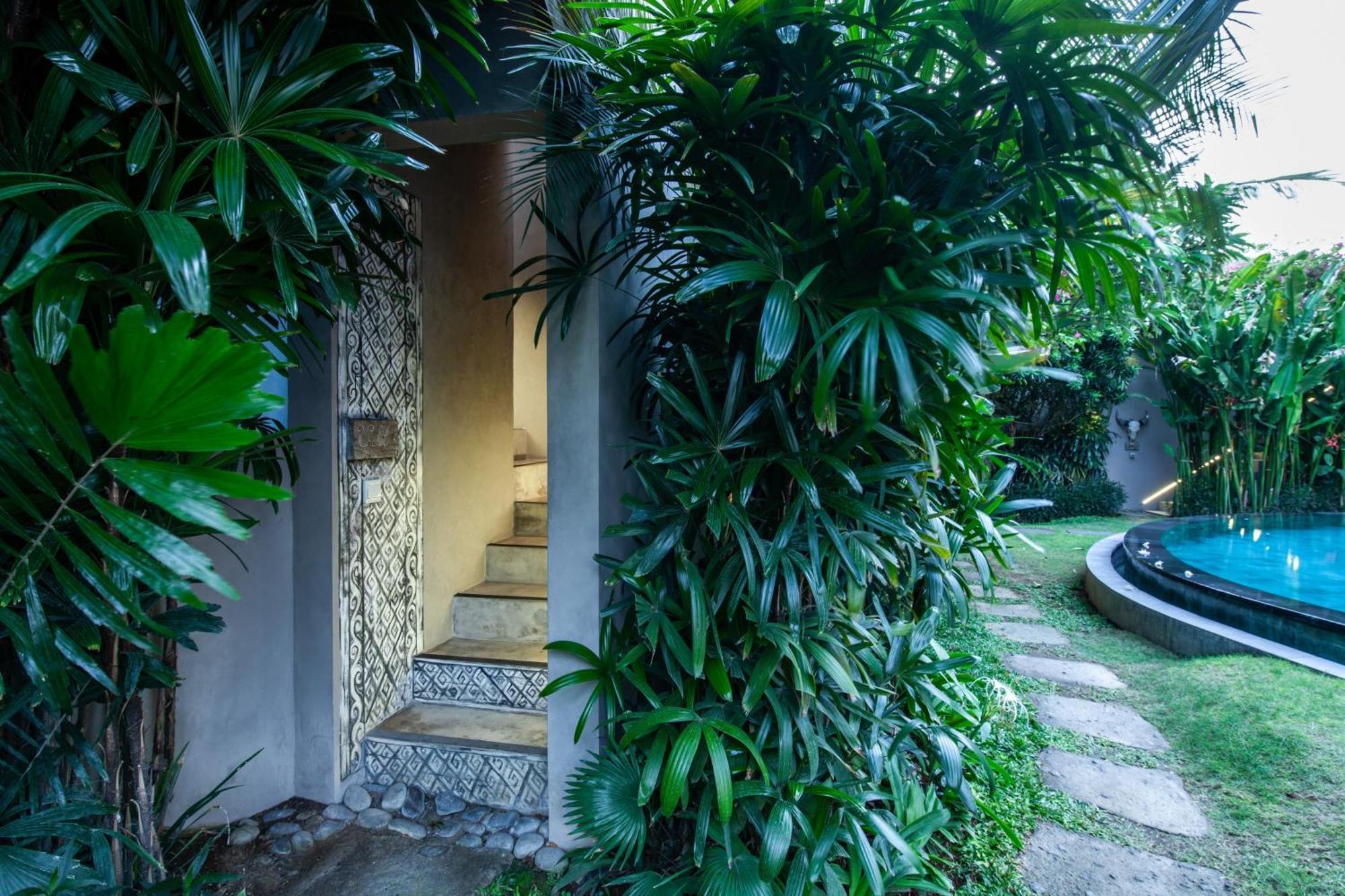 Blue Karma Dijiwa Seminyak Hotel Exterior photo